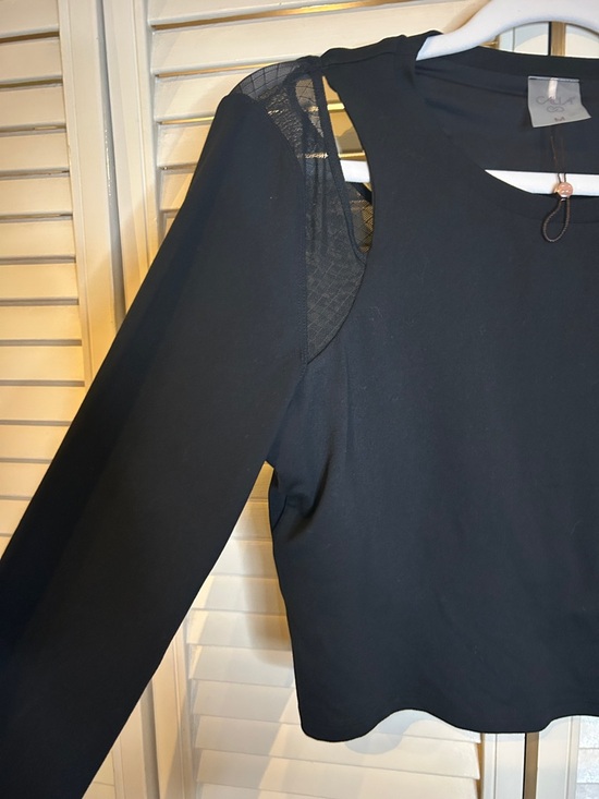CALIA by Carrie Underwood Black Cropped Long Sleeve Top with Cutout Shoulder - Picture 3 of 3